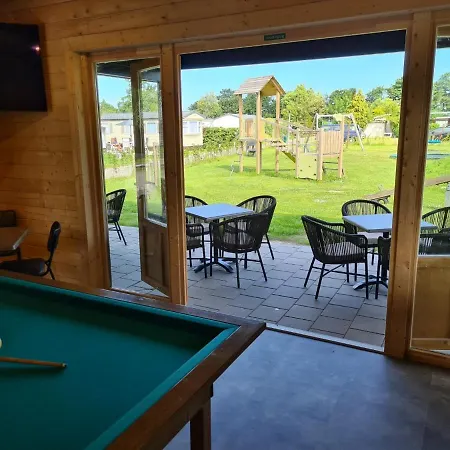 561 Op Recreatiepark De Wielen Chalé