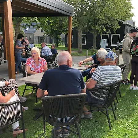 Chalet 561 Op Recreatiepark De Wielen *