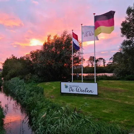Chalet Chalet 561 Op Recreatiepark De Wielen *
